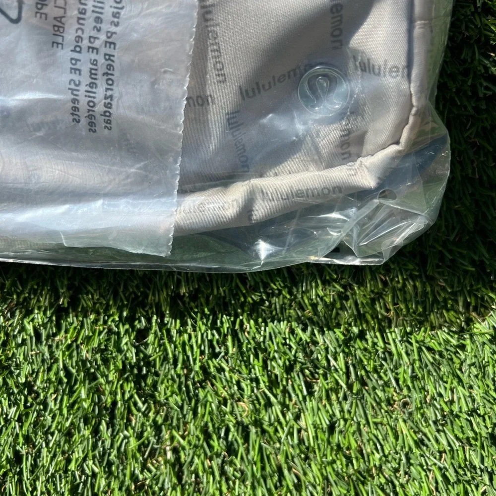 NEW LULULEMON EVERYWHERE BELT BAG
COLOR Wordmark Grid Mini Raw Linen - Picture 8 of 9